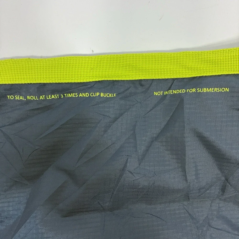 Geckobrands Waterproof 30L Roll Top Daypack Backpack Green/Blue, 1 Pocket Buckle